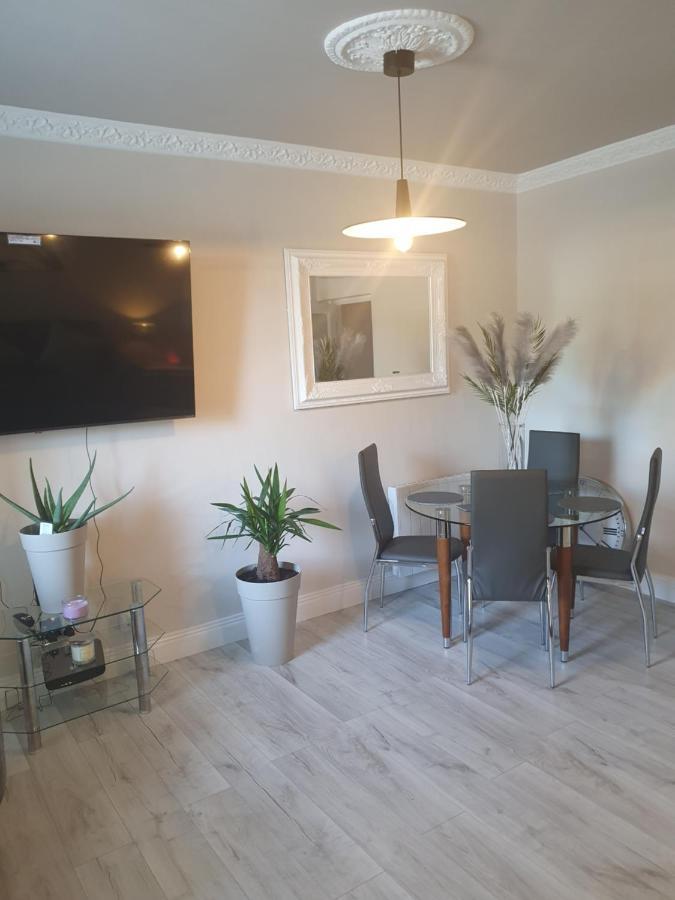 River View Apartment Suite Cork Bagian luar foto